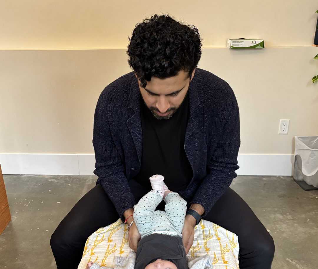 Untitled design (1) Torticollis in Vancouver. Baby head preference.